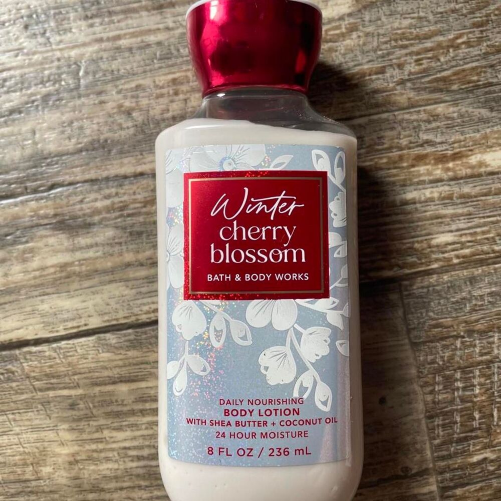 Bath-body-works White and Red Bath-and-body
